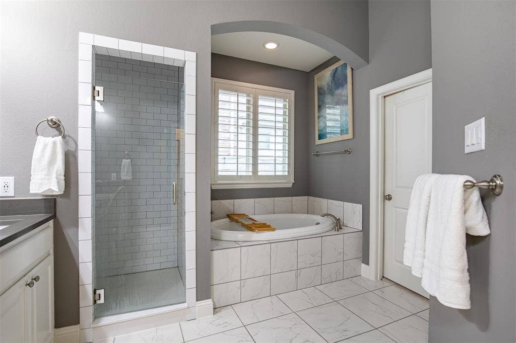 1408 9th Street, Argyle, TX 76226 The primary bathroom also includes an oversized soaking tub—perfect for unwinding and relaxing after a long day.