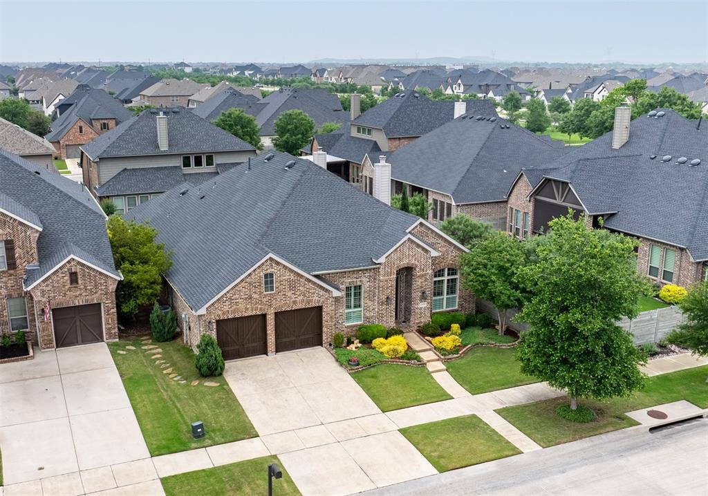 1408 9th Street, Argyle, TX 76226 Don’t miss your chance to see this beautiful home in person—schedule your showing today before it’s gone!