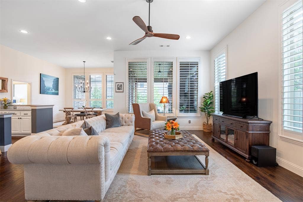 1408 9th Street, Argyle, TX 76226 Love this living room—an inviting space that’s perfect for entertaining guests or enjoying a cozy movie night with family and friends.