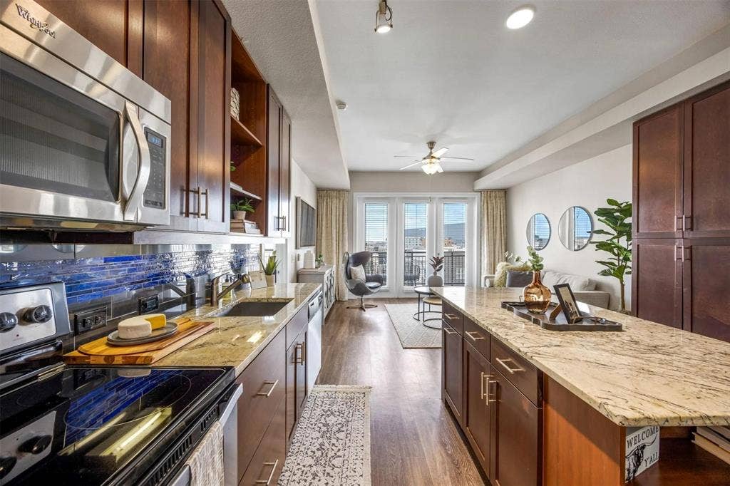 3201 Esperanza Crossing, #233, Austin, TX 78758 Up to 6 Weeks FREE! *on select units