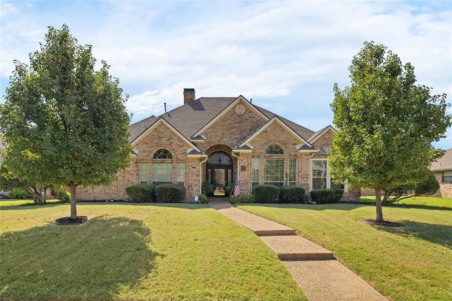Property photo for 820 Foxwood Lane, Wylie, TX