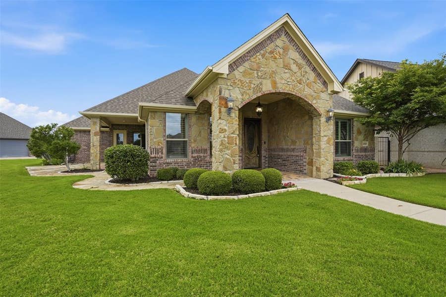 Property photo for 4918 Centre Court, Granbury, TX