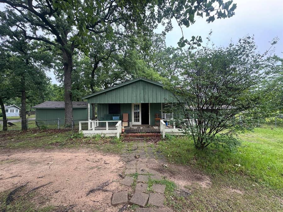 Property photo for 812 Cedarcrest Drive, Tool, TX