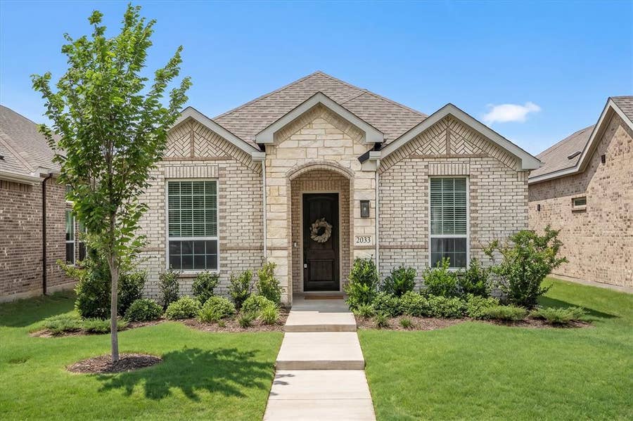 Property photo for 2035 Sherwood Drive, Garland, TX