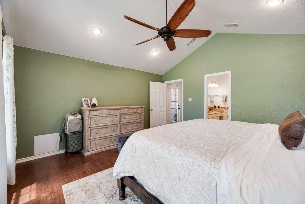 841 S Clinton Lane, Midlothian, TX 76065 841 S Clinton Lane, Midlothian, TX 76065