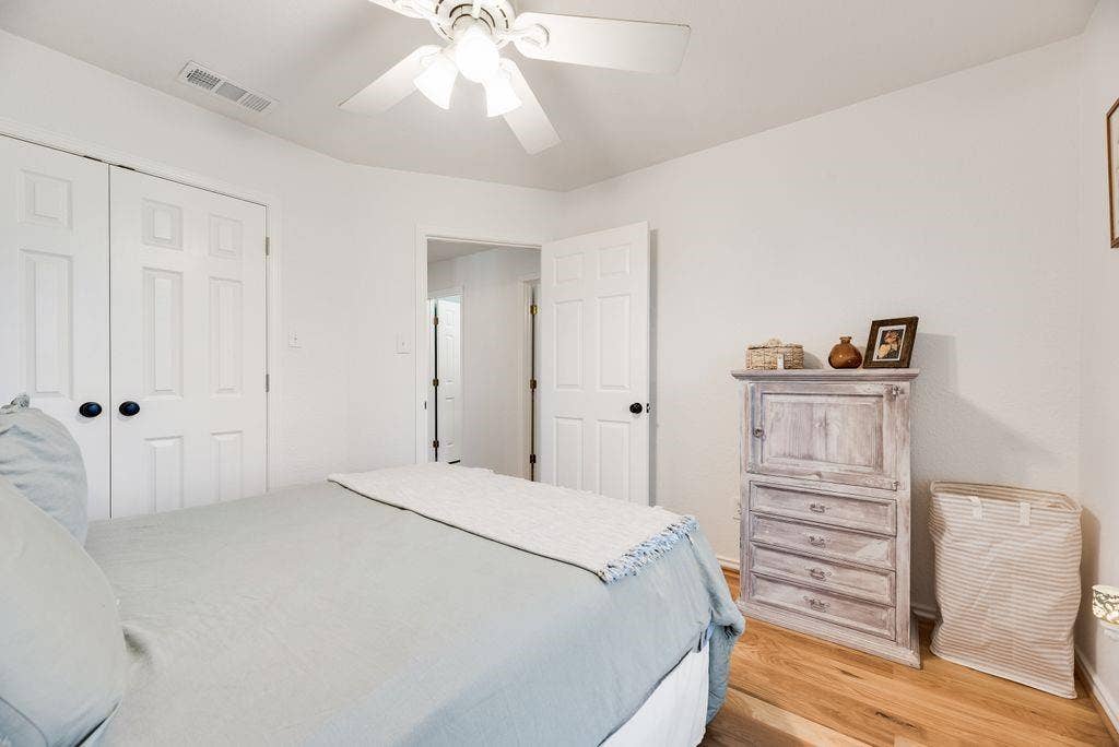 841 S Clinton Lane, Midlothian, TX 76065 841 S Clinton Lane, Midlothian, TX 76065