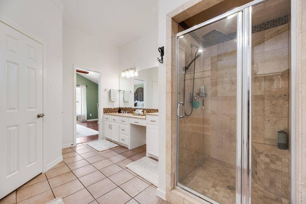 841 S Clinton Lane, Midlothian, TX 76065 841 S Clinton Lane, Midlothian, TX 76065