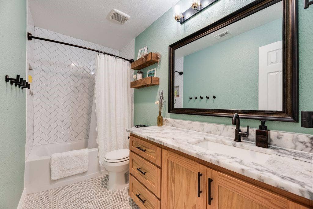 841 S Clinton Lane, Midlothian, TX 76065 841 S Clinton Lane, Midlothian, TX 76065