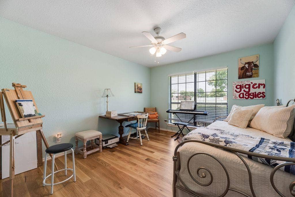 841 S Clinton Lane, Midlothian, TX 76065 841 S Clinton Lane, Midlothian, TX 76065