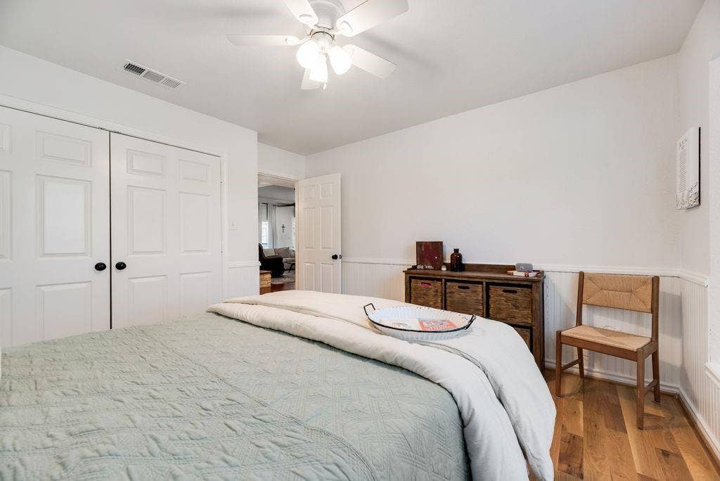 841 S Clinton Lane, Midlothian, TX 76065 841 S Clinton Lane, Midlothian, TX 76065