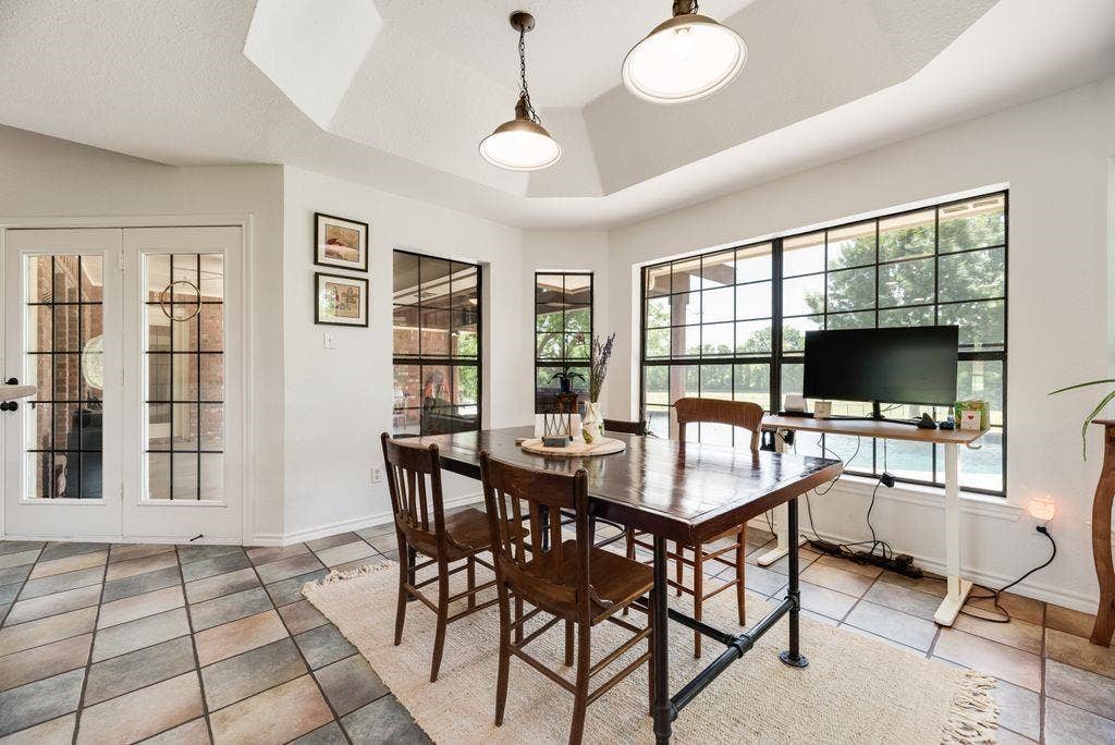 841 S Clinton Lane, Midlothian, TX 76065 841 S Clinton Lane, Midlothian, TX 76065