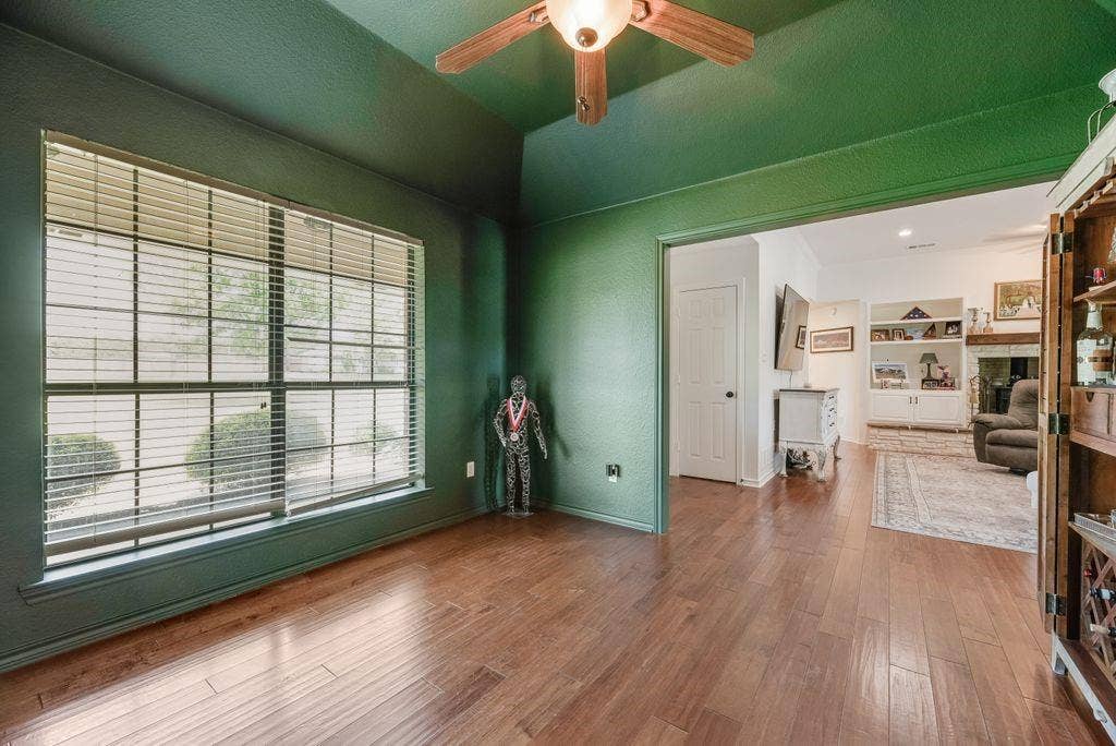 841 S Clinton Lane, Midlothian, TX 76065 841 S Clinton Lane, Midlothian, TX 76065