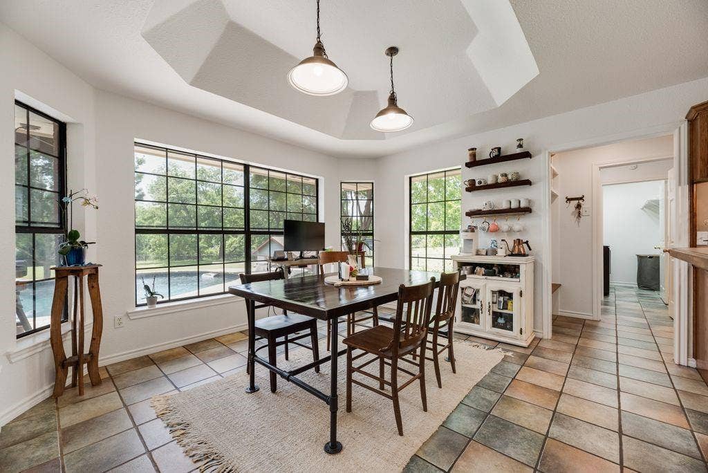 841 S Clinton Lane, Midlothian, TX 76065 841 S Clinton Lane, Midlothian, TX 76065