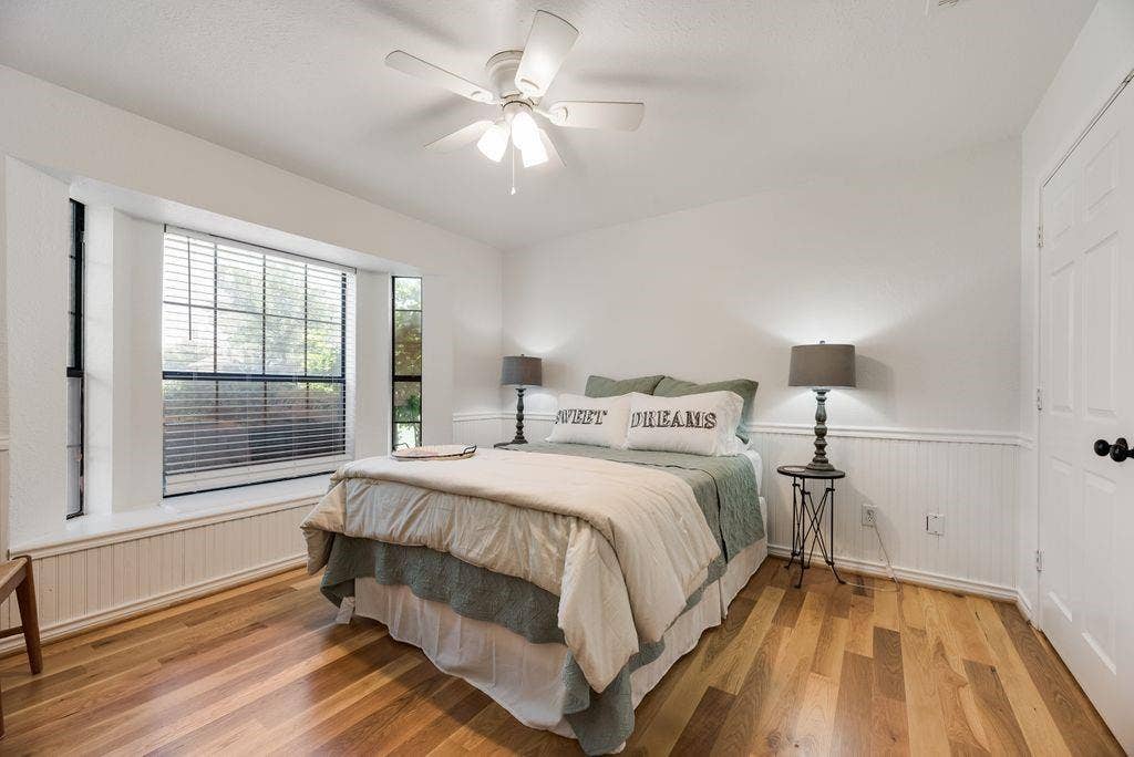 841 S Clinton Lane, Midlothian, TX 76065 841 S Clinton Lane, Midlothian, TX 76065