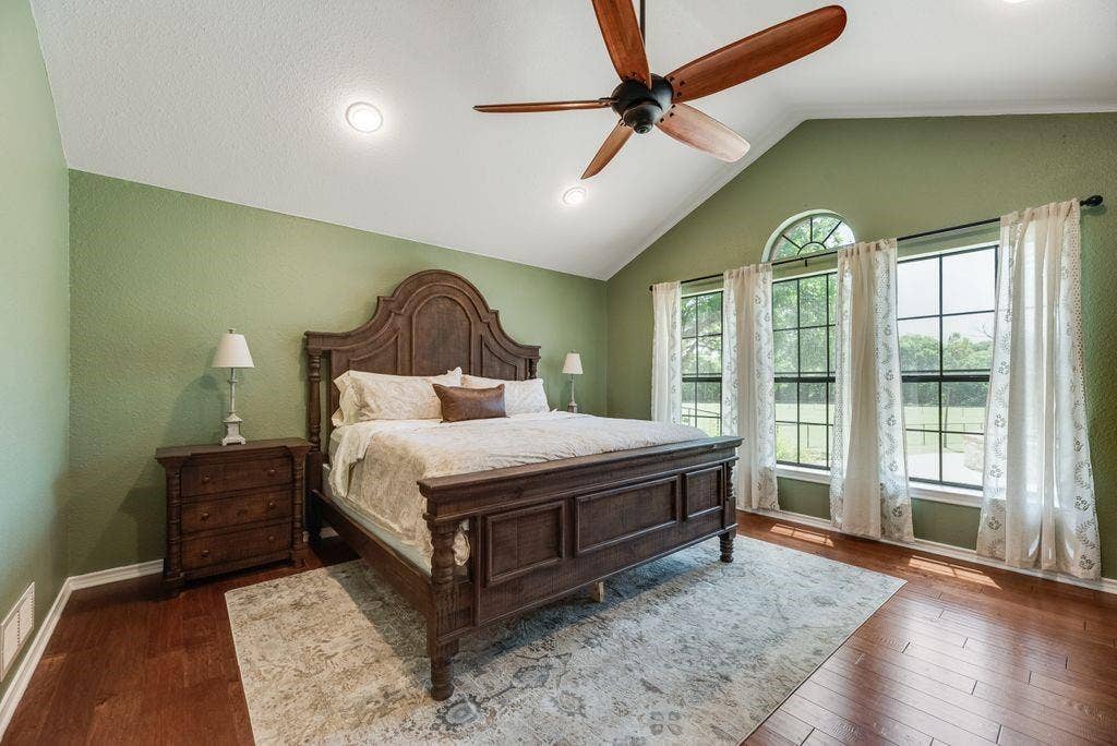 841 S Clinton Lane, Midlothian, TX 76065 841 S Clinton Lane, Midlothian, TX 76065