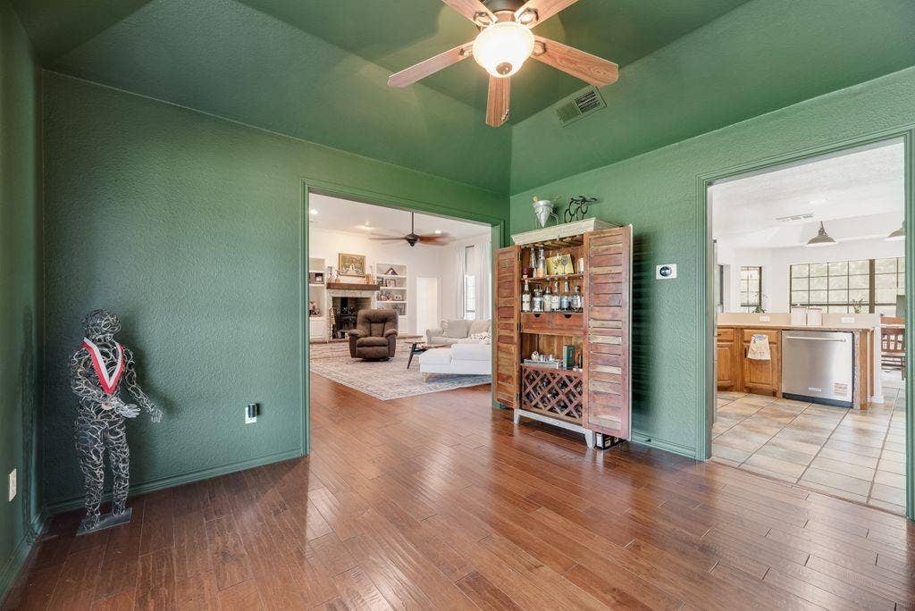 841 S Clinton Lane, Midlothian, TX 76065 841 S Clinton Lane, Midlothian, TX 76065