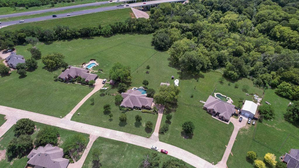 841 S Clinton Lane, Midlothian, TX 76065 841 S Clinton Lane, Midlothian, TX 76065