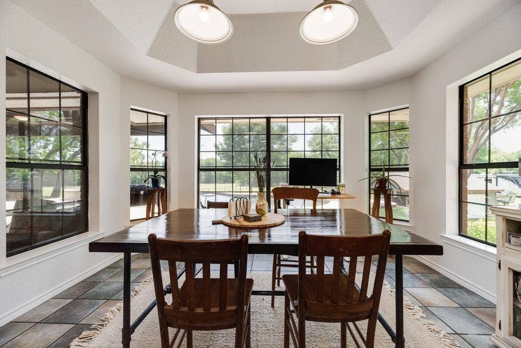 841 S Clinton Lane, Midlothian, TX 76065 841 S Clinton Lane, Midlothian, TX 76065
