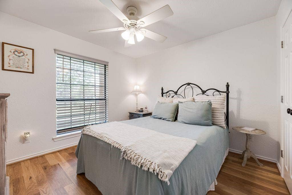 841 S Clinton Lane, Midlothian, TX 76065 841 S Clinton Lane, Midlothian, TX 76065