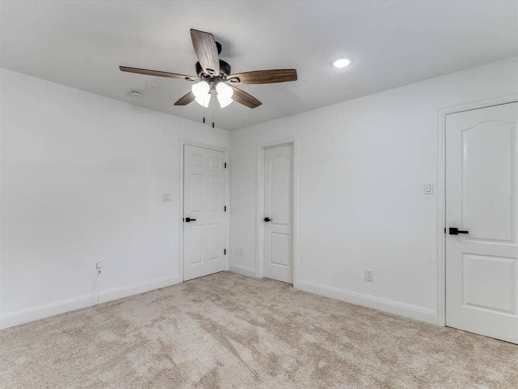 736 Sunkist Lane, Plano, TX 75025 Neutral-toned carpeting paired with crisp white walls