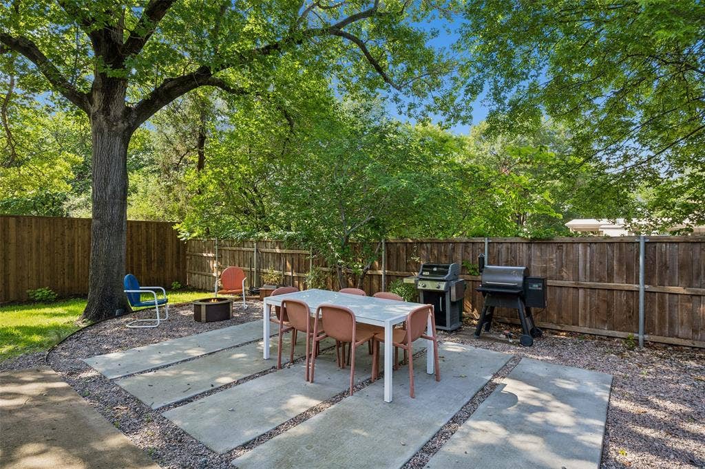 Dual Functioning Drive-way an Outdoor Dining