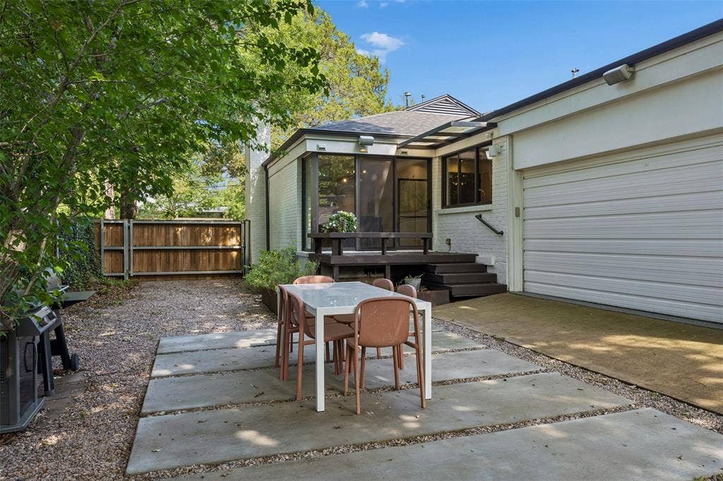 Dual Functioning Drive-way an Outdoor Dining