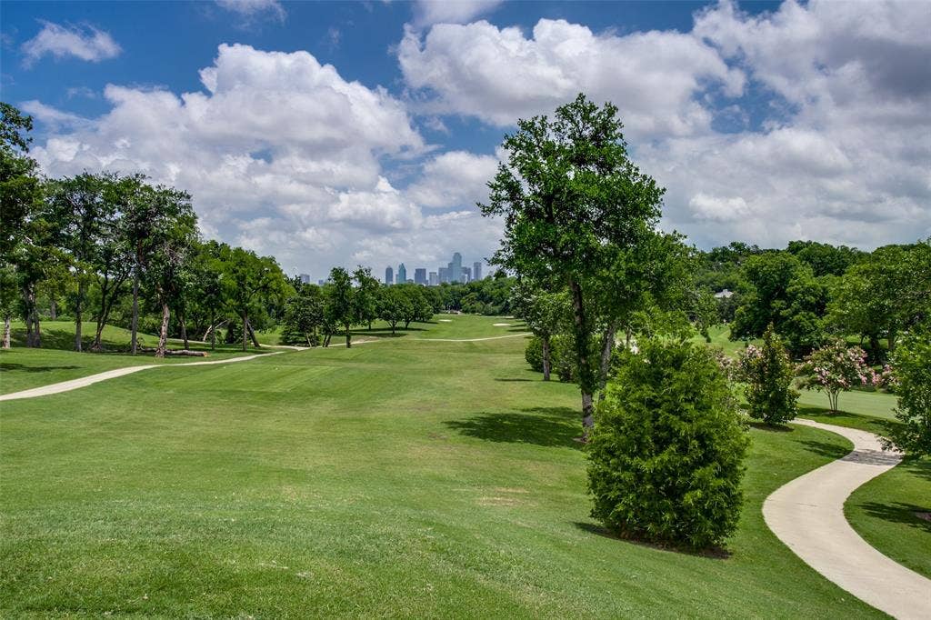Blocks From Stevens Park Golf Course