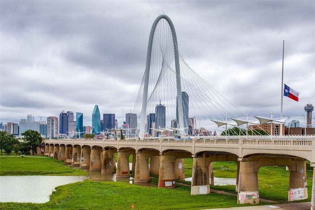 5 Miles to DT Downtown Dallas