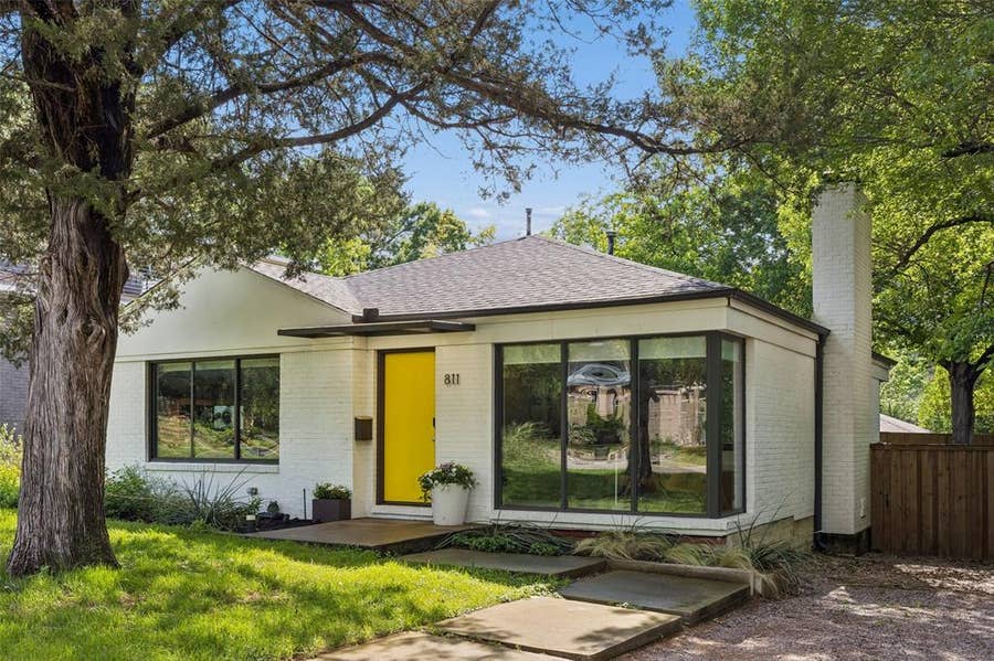 Property photo for 811 N Oak Cliff Boulevard, Dallas, TX