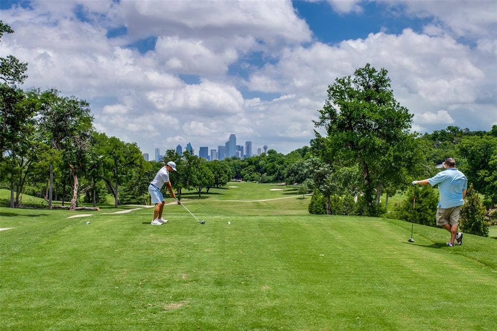 Blocks From Stevens Park Golf Course