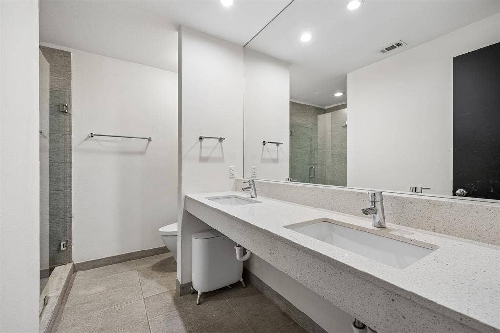 811 N Oak Cliff Boulevard, Dallas, TX 75208