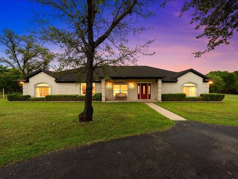 Property photo for 1072 Chapman Road, Crawford, TX