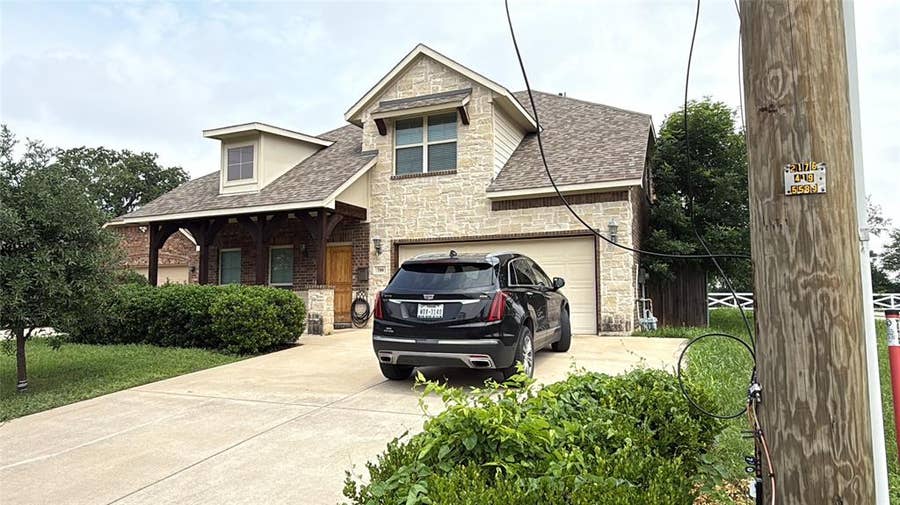 Property photo for 700 N Irving Heights Drive, Irving, TX