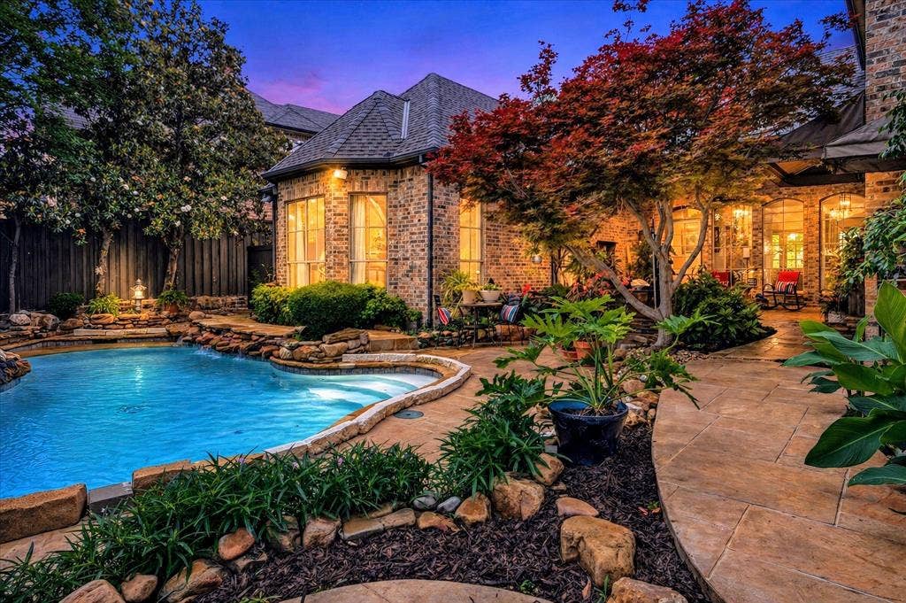 5332 Longvue Drive, Frisco, TX 75034 Beautifully landscaped backyard