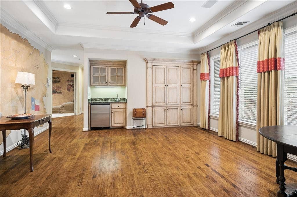 5332 Longvue Drive, Frisco, TX 75034 Upstairs Game room with window views of the pool