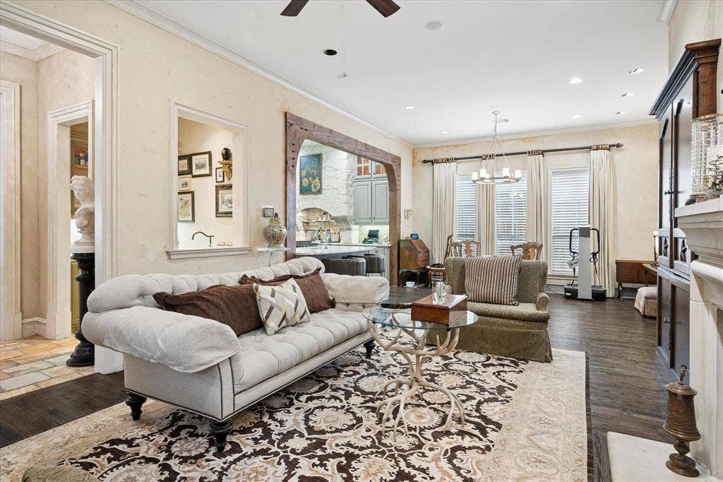 5332 Longvue Drive, Frisco, TX 75034 Off from Kitchen