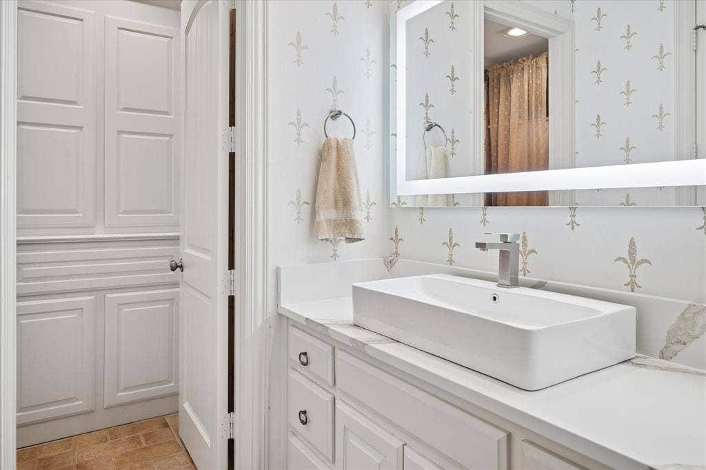 5332 Longvue Drive, Frisco, TX 75034 ensuite for Bedroom #1
