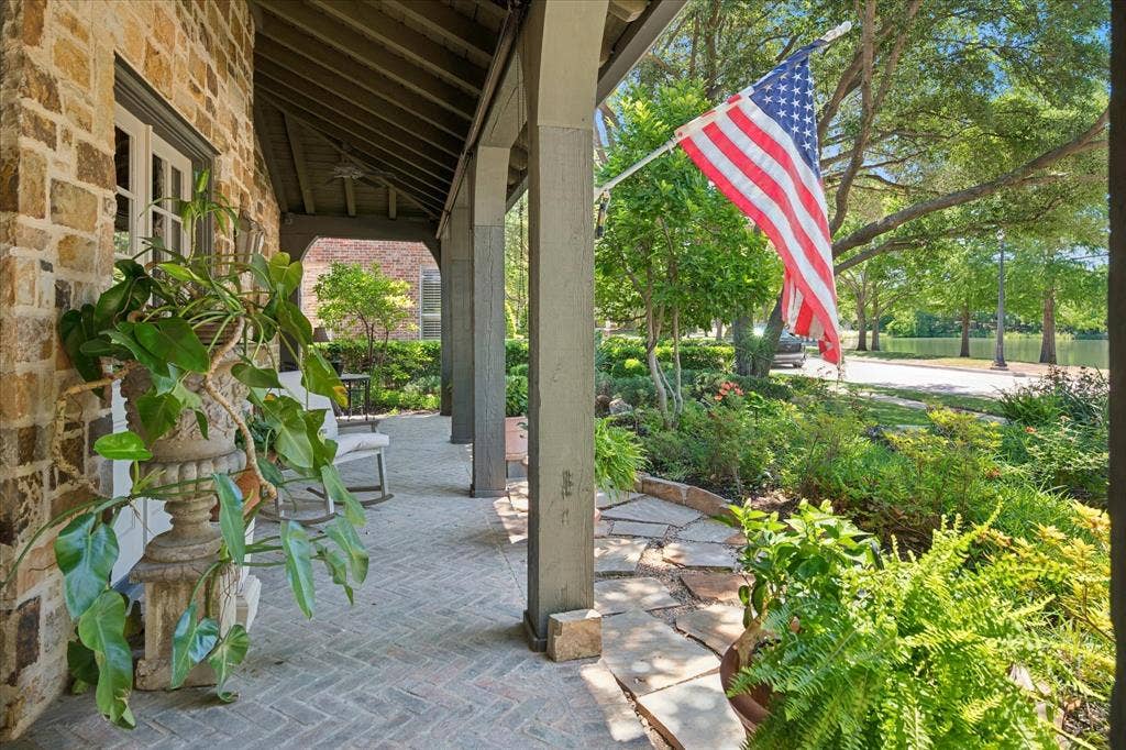 5332 Longvue Drive, Frisco, TX 75034 Sit on the Front porch and enjoy looking at the Lake