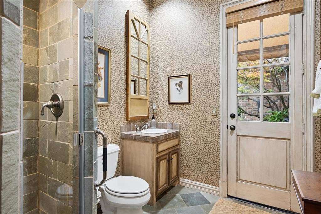 5332 Longvue Drive, Frisco, TX 75034 Full bath with door going to the pool area