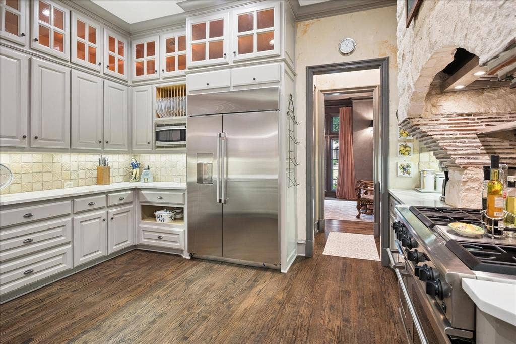 5332 Longvue Drive, Frisco, TX 75034 Butlers Pantry to Dining room