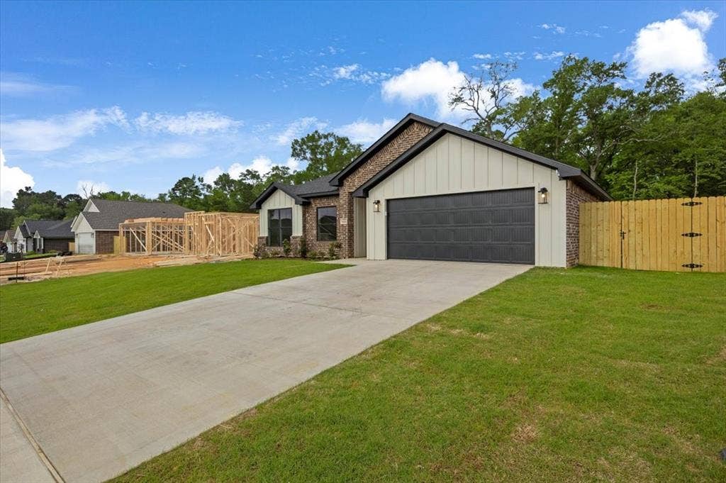 16226 Crossing Circle, Lindale, TX 75771 16226 Crossing Circle, Lindale, TX 75771