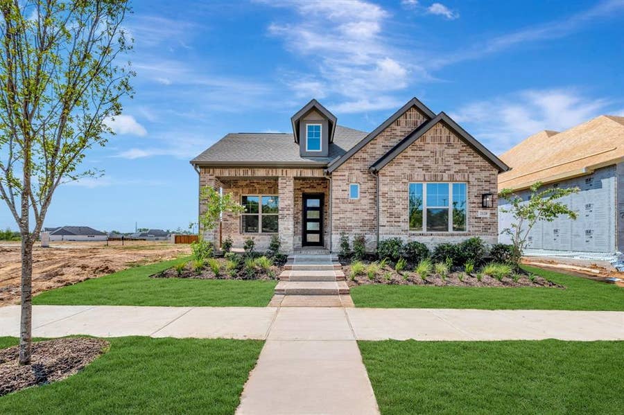 Property photo for 2120 Spotted Fawn Drive, Arlington, TX