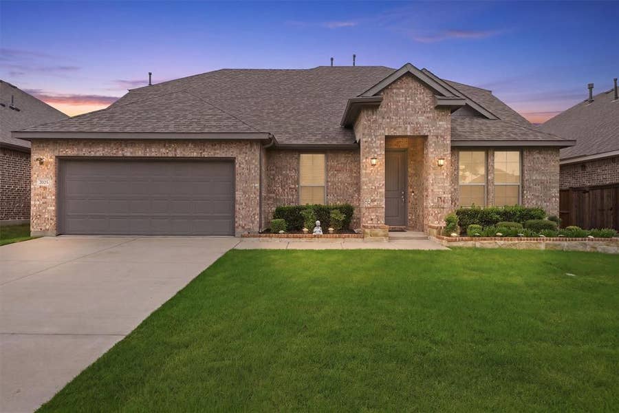 Property photo for 2025 Eagle Boulevard, Fort Worth, TX