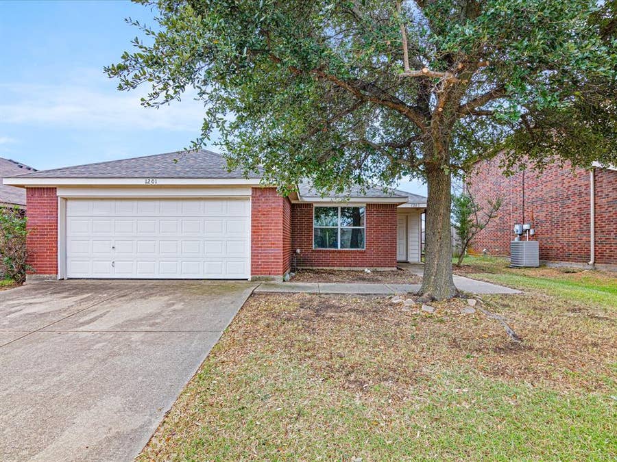 Property photo for 1201 Vicksburg Drive, Ennis, TX