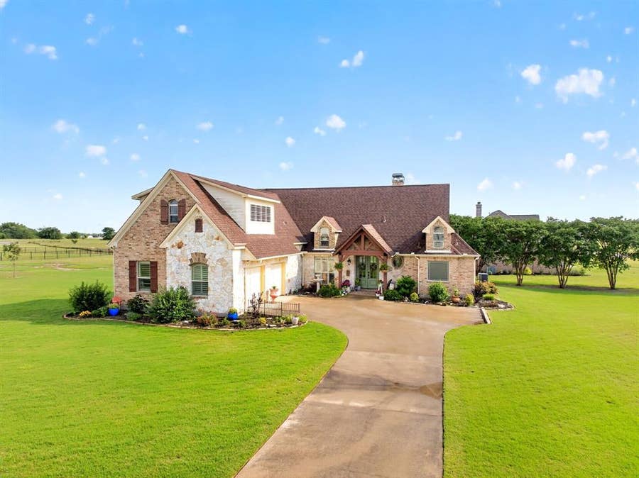 Property photo for 1399 Canyon Lake Road, Wills Point, TX