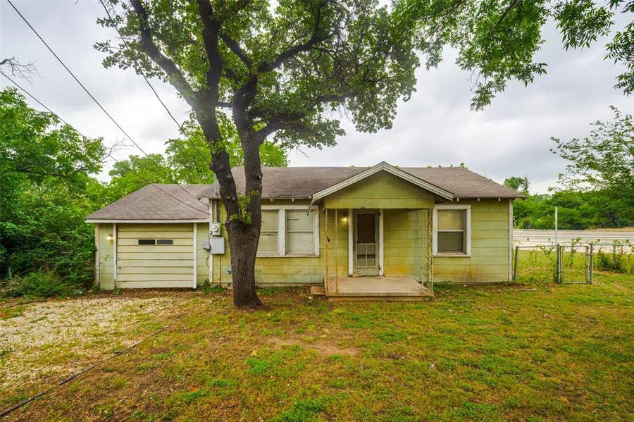 Property photo for 1202 Lindsey Street, Denton, TX