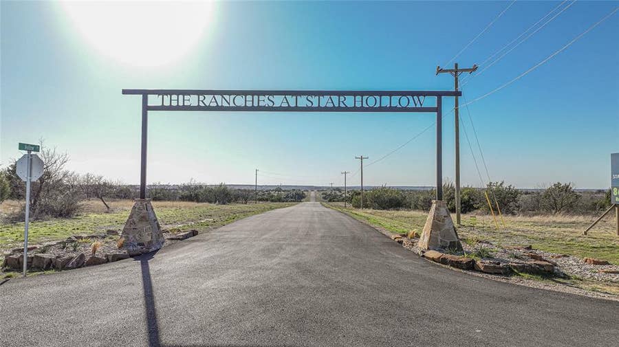 Property photo for 442 Hollow Drive, Lipan, TX