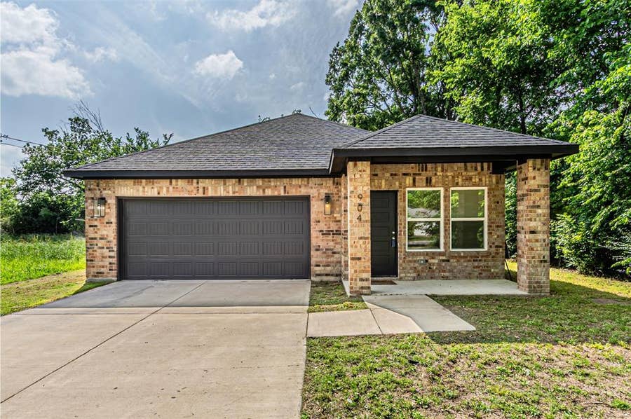 Property photo for 904 S Catherine Street, Terrell, TX