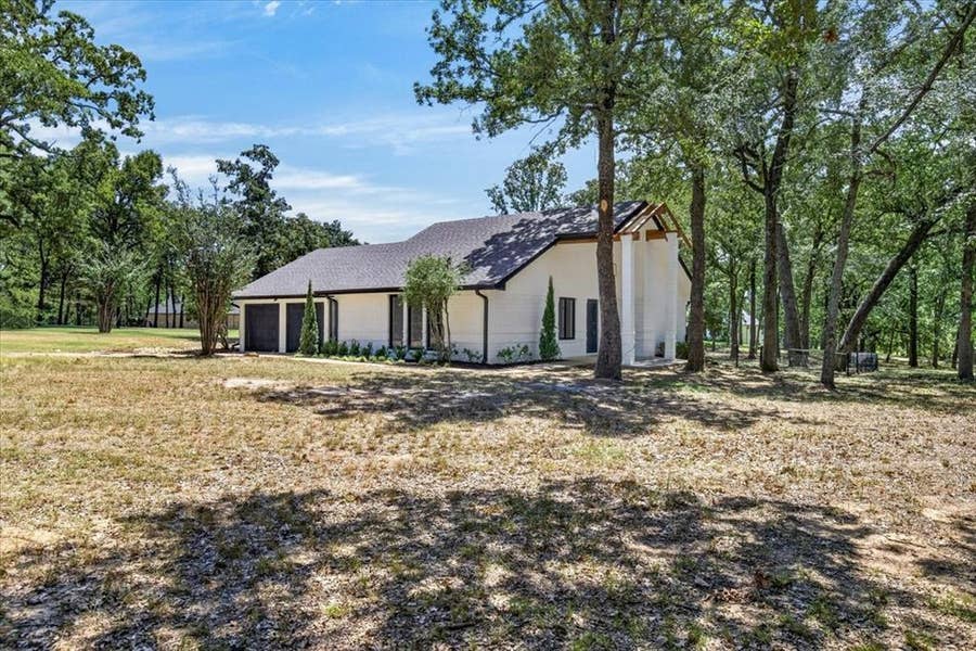 Property photo for 172 Colonial Drive, Mabank, TX
