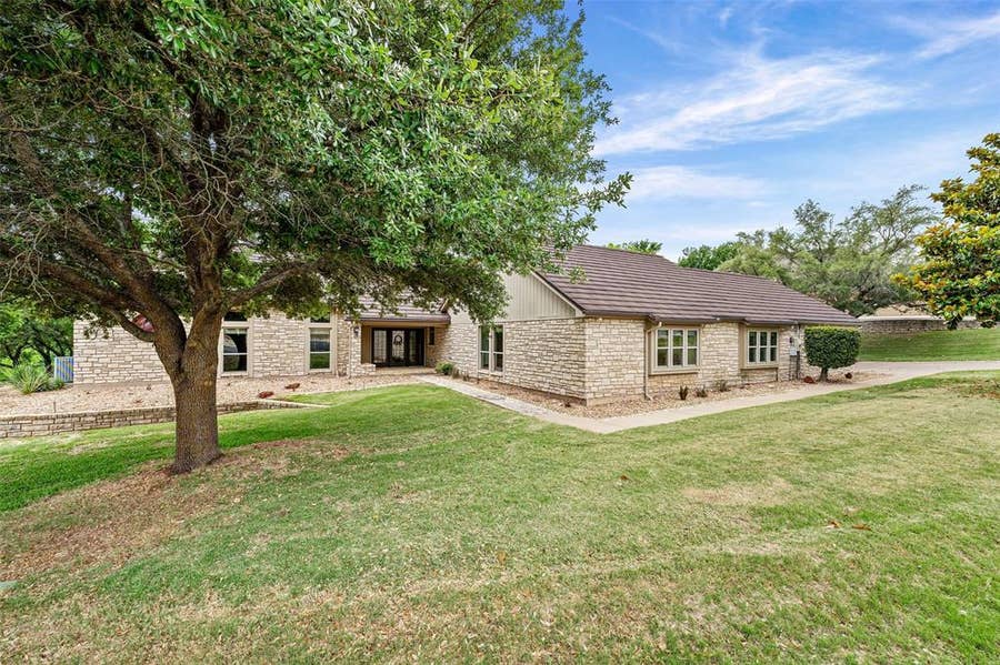 Property photo for 10100 Ravenswood Road, Granbury, TX